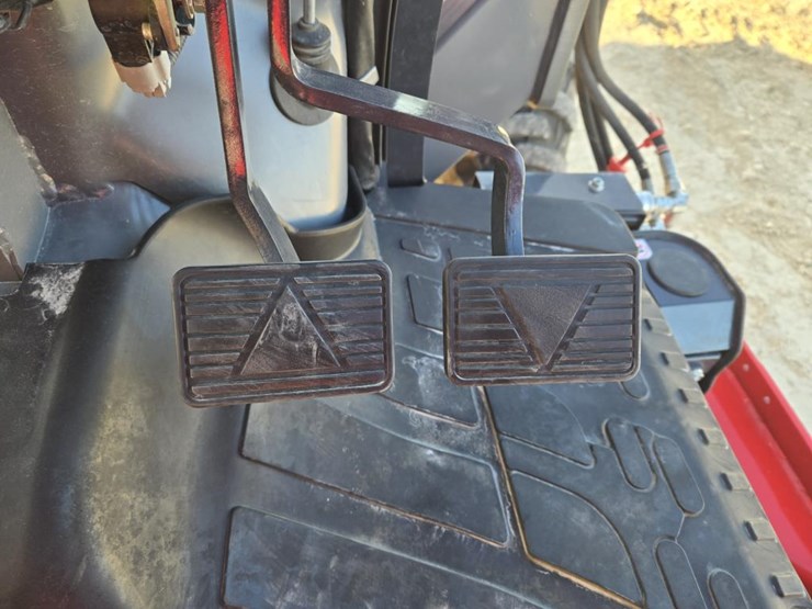 2021-massey-ferguson-1840m-image-27