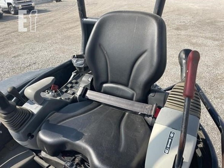 2012-deere-35d-image-21