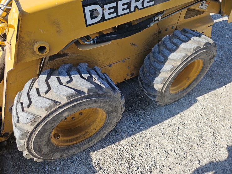2006-john-deere-328-image-16