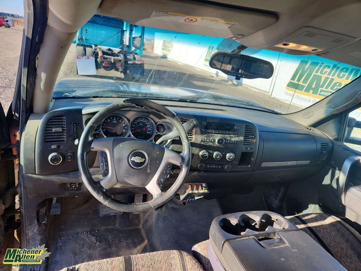 2013-chevrolet-silverado-2500hd-lt-image-17