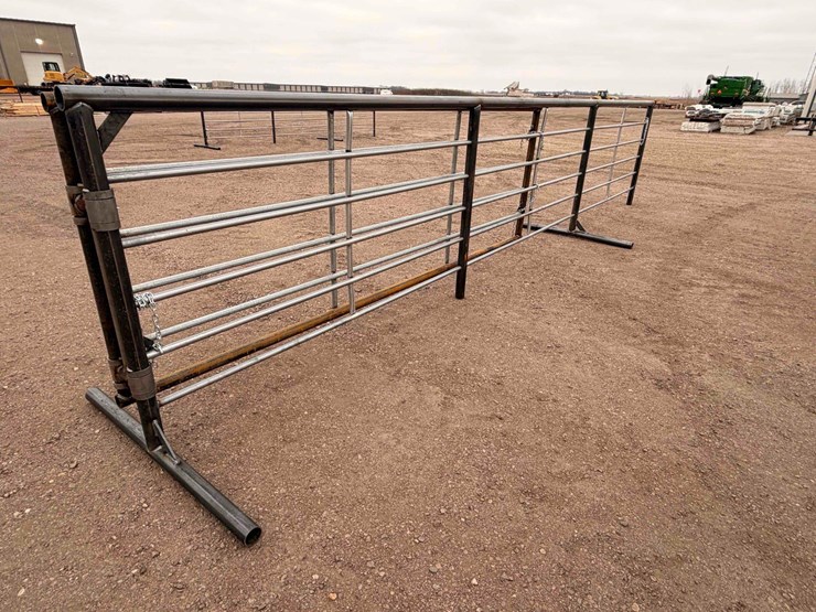 24-ft.-free-standing-panel-with-12-ft.-gate-image-4