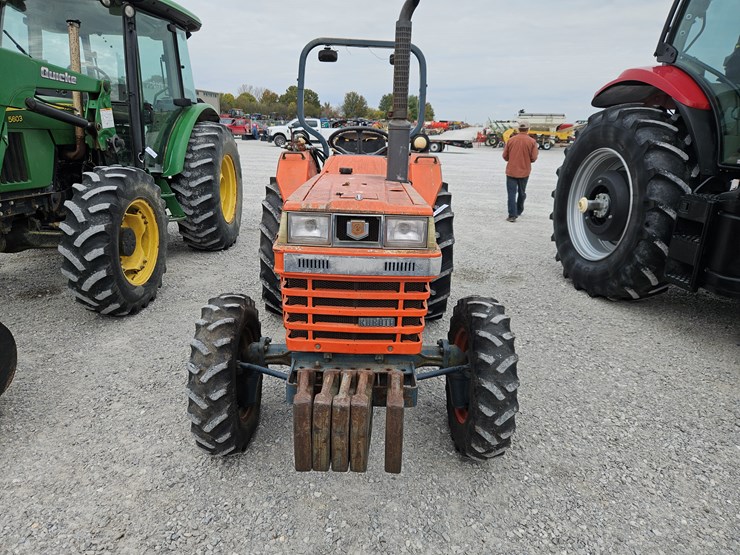 1985-kubota-l2850-image-2