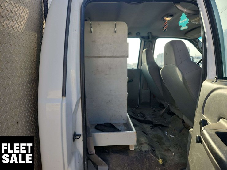 2006-ford-f550-image-16