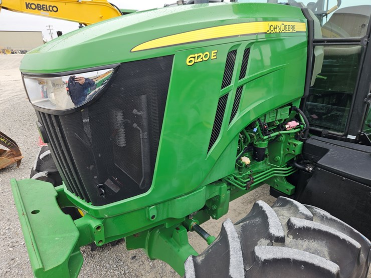 2017-john-deere-6120e-image-4