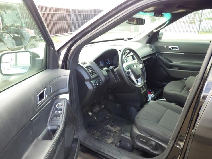 2015-ford-explorer-image-5