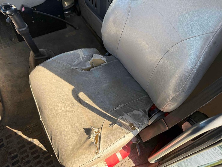 volvo-d13-semi-image-29