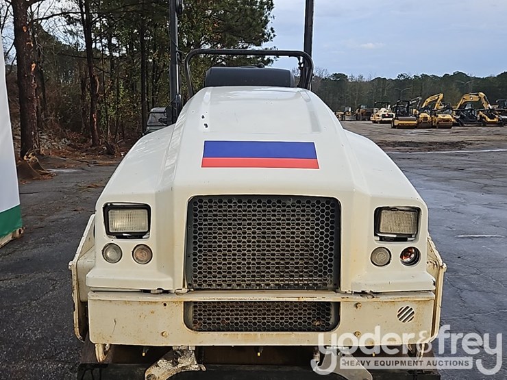 2014-caterpillar-cb24b-image-13