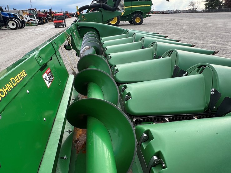 2019-john-deere-708c-image-12