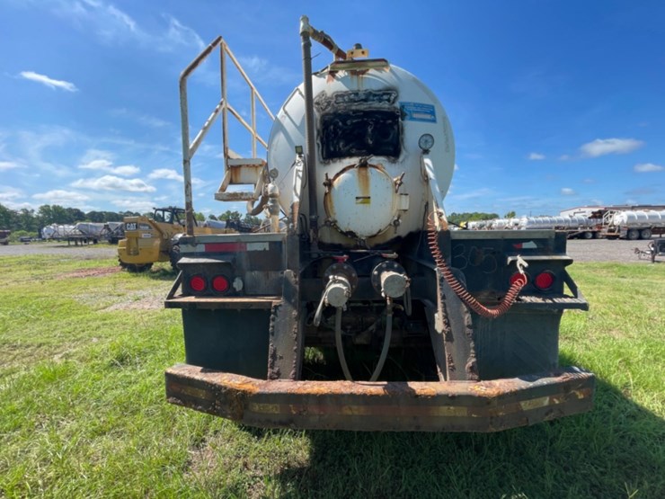 2012-jack-county-130-bbl-vacuum-trailer-image-5