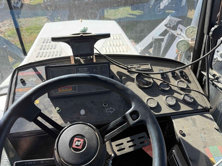 willmar-8400-sprayer-image-40