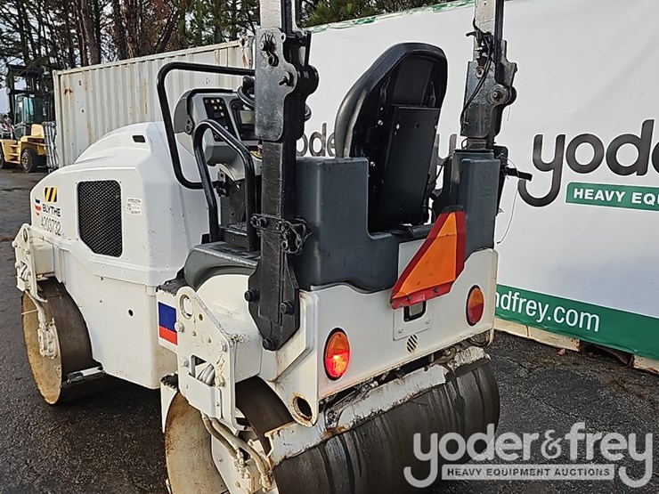 2014-caterpillar-cb24b-image-17