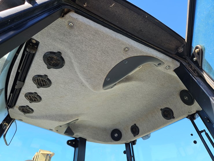 #203831-•-new-holland-td95-tractor-image-4