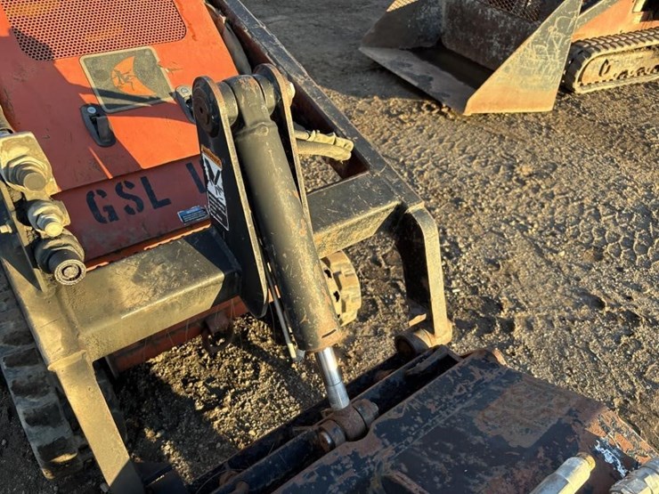 2006-ditch-witch-sk650-image-11