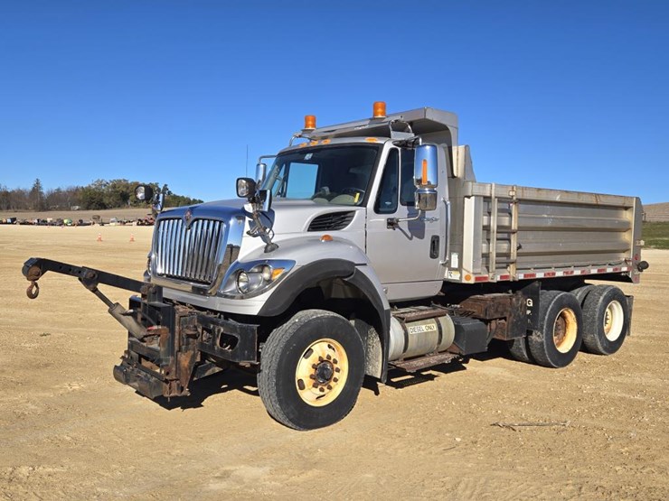 2014-international-7400-image-1