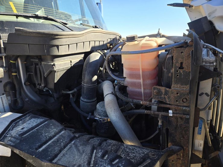 2014-international-7400-image-14