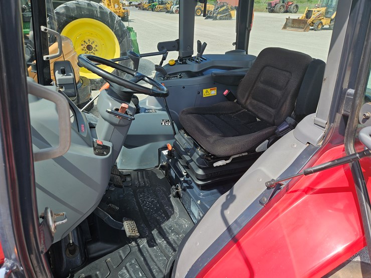 2014-massey-ferguson-4610-image-9