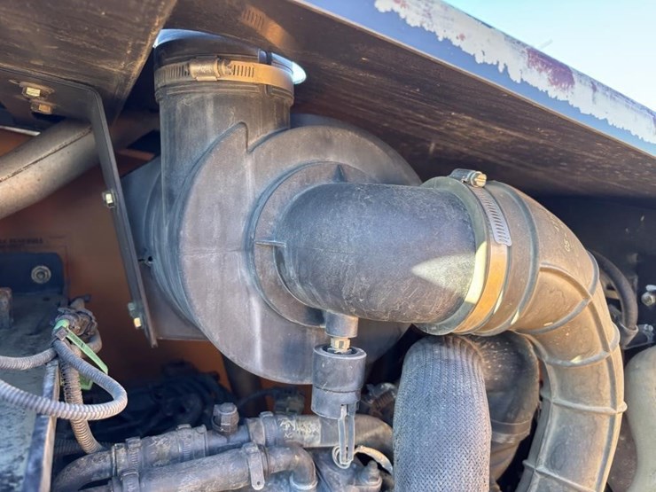 2017-case-586h-image-41