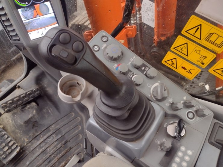 hitachi-zx135us-6-image-9