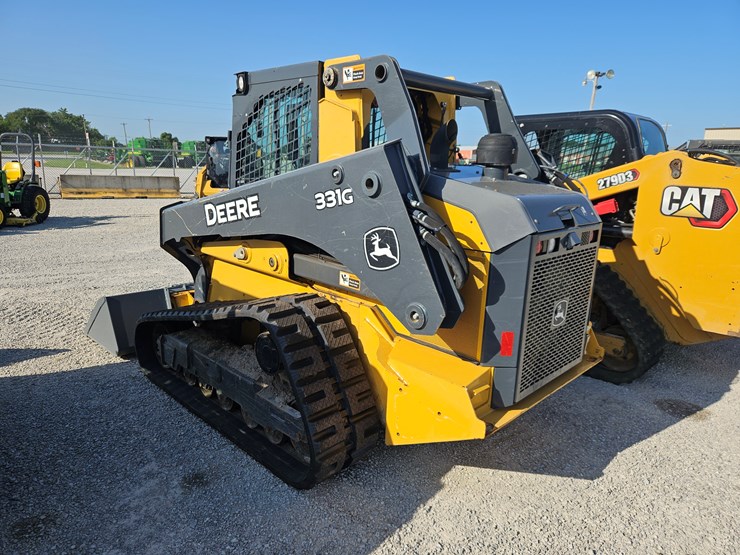 2018-deere-331g-image-16