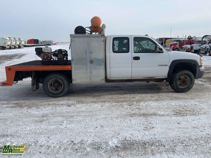 2005-gmc-sierra-3500-image-6