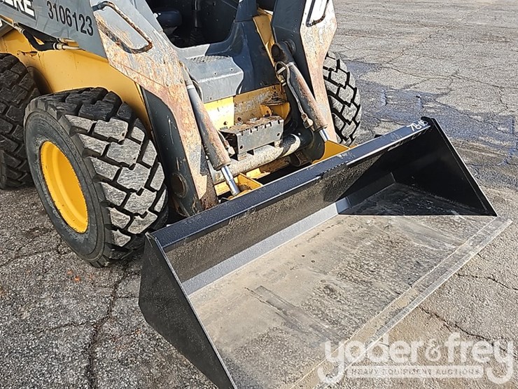 2012-deere-328d-image-22