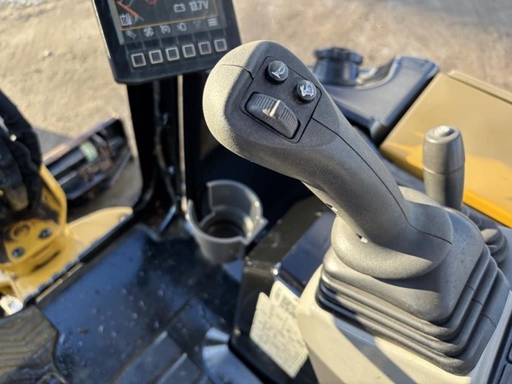 2021-caterpillar-302.7cr-image-33