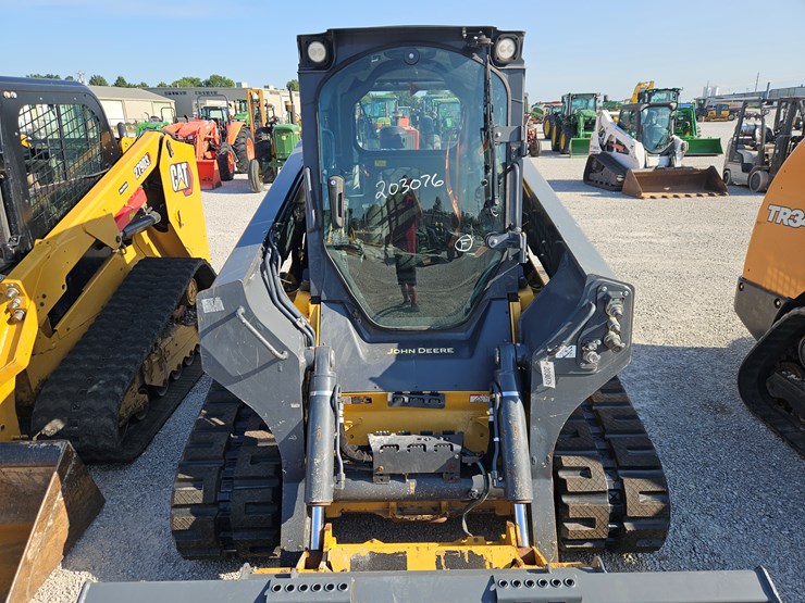 2018-deere-331g-image-4