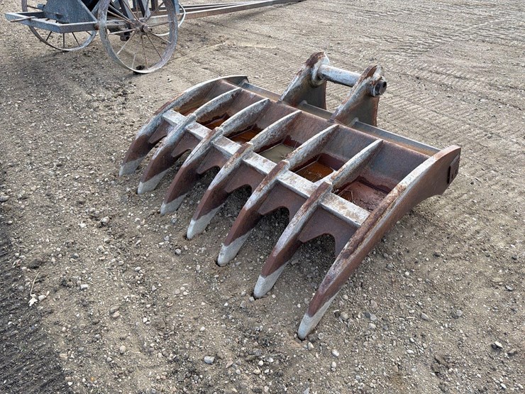 wb-excavator-rake-attachment-image-1