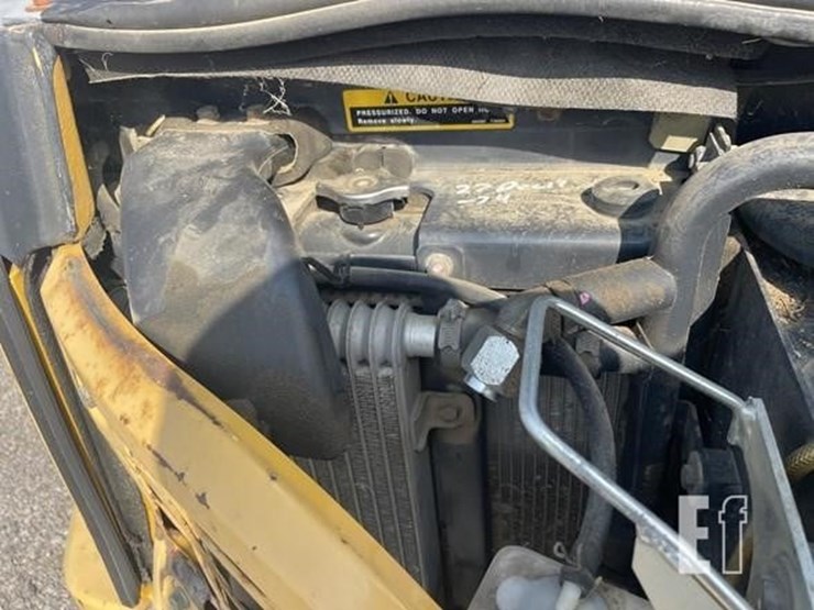 2012-deere-35d-image-17