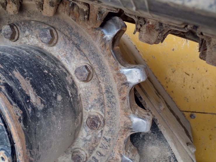 18-deere-323e-image-29