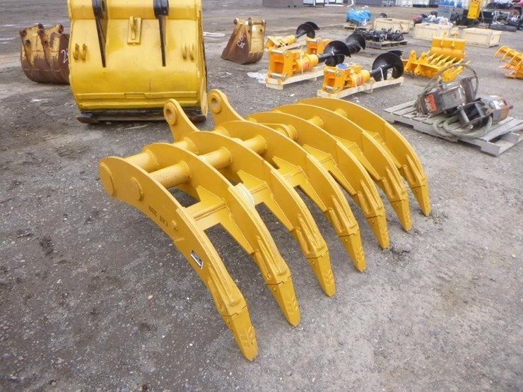 caterpillar-320-image-1