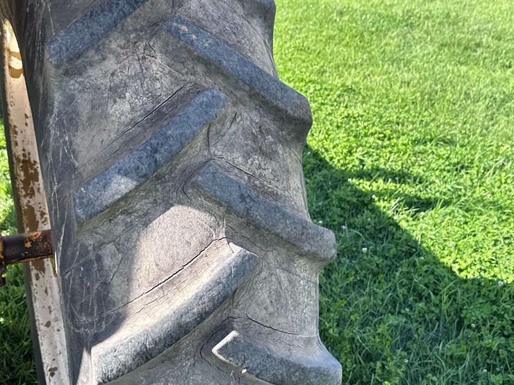 minneapolis-moline-g550-image-41