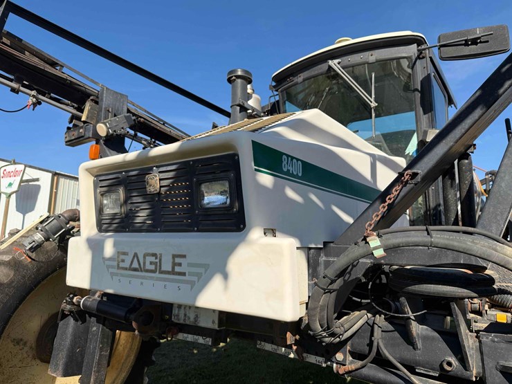 willmar-8400-sprayer-image-30