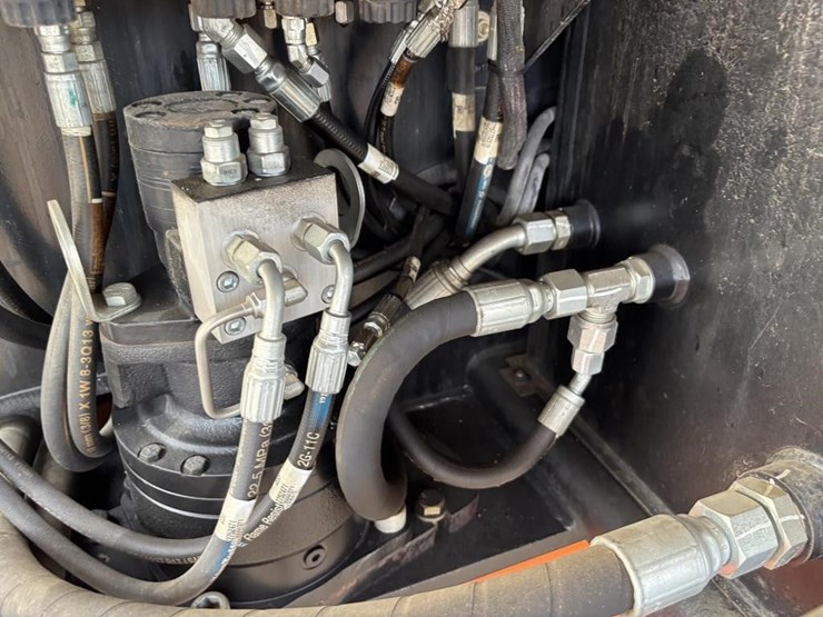 2013-jlg-400s-image-27