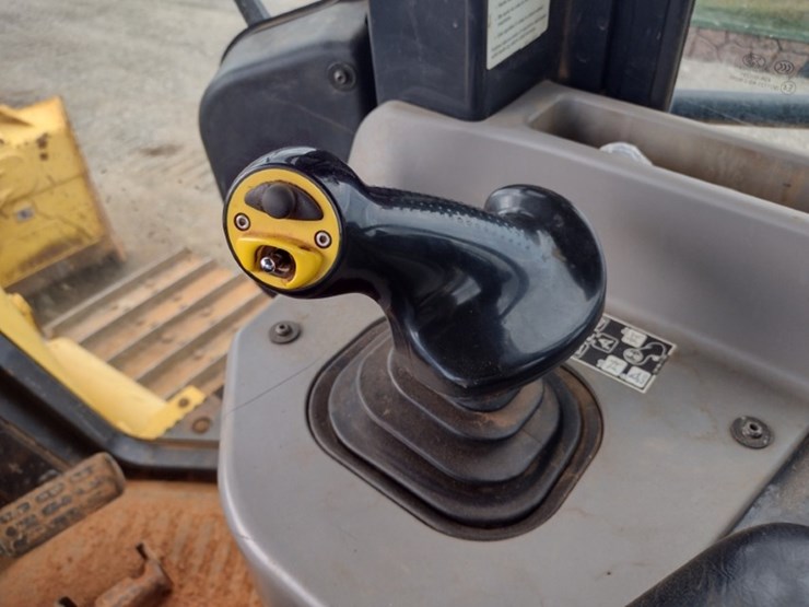 komatsu-d61ex-23-image-12