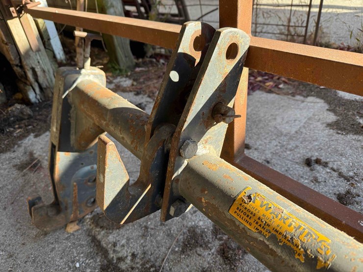 white-quick-hitch-image-4