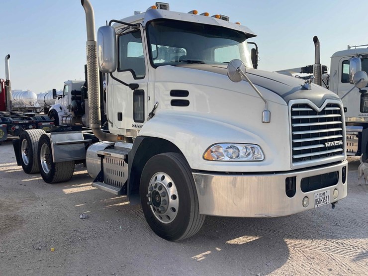 2017-mack-cxu613t-image-2