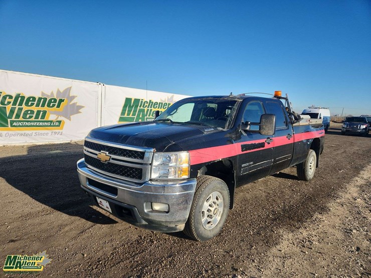 2013-chevrolet-silverado-2500hd-lt-image-1