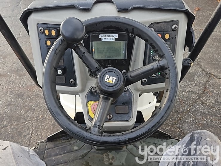 2014-caterpillar-cb24b-image-22