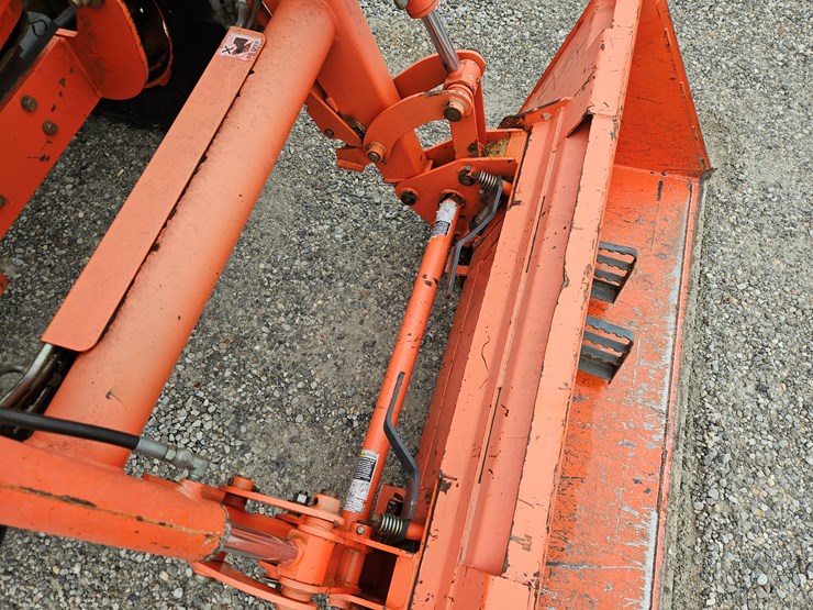 2008-kubota-m7040-image-5