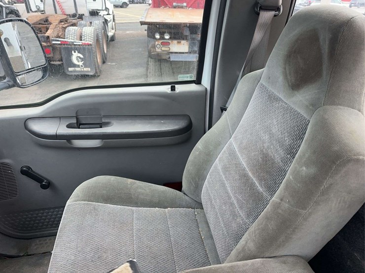 2003-ford-f550-image-22