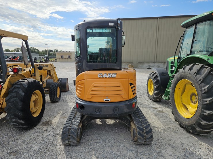 2018-case-cx37c-image-16