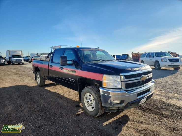 2013-chevrolet-silverado-2500hd-lt-image-2