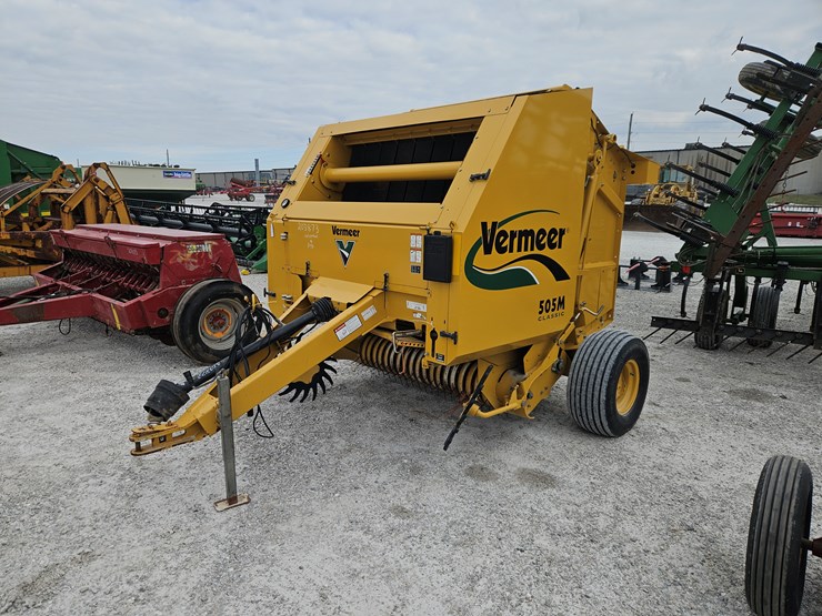 #203873-•-vermeer-505m-baler-image-1