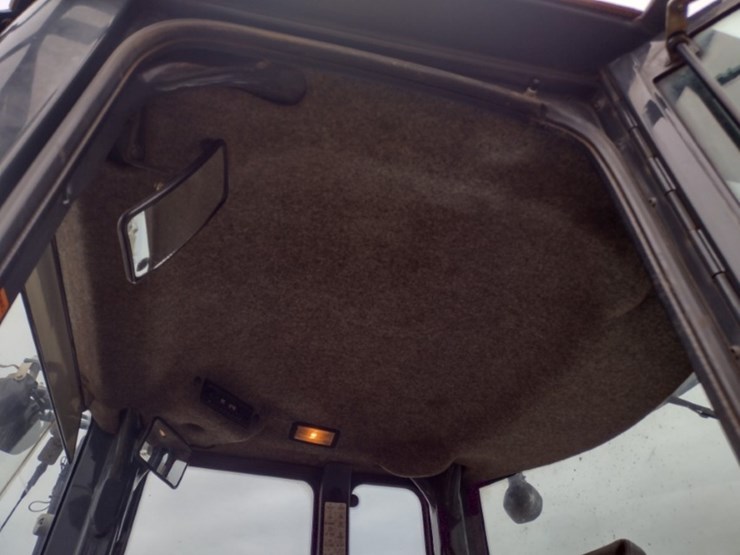 19-deere-824k-image-15