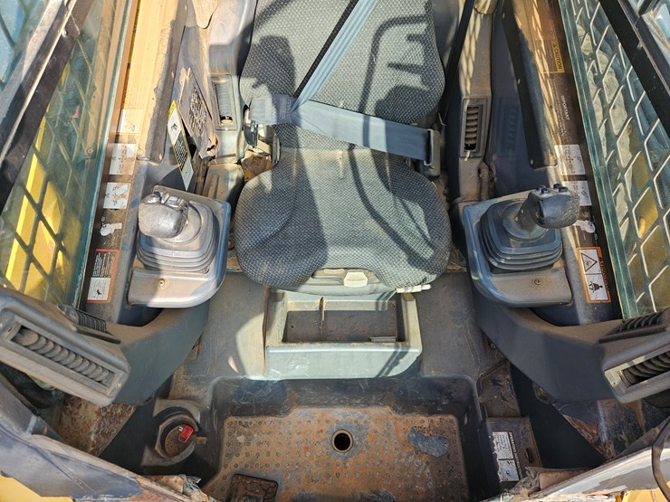 2010-deere-333d-image-9