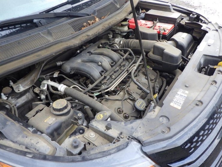 2015-ford-explorer-image-11