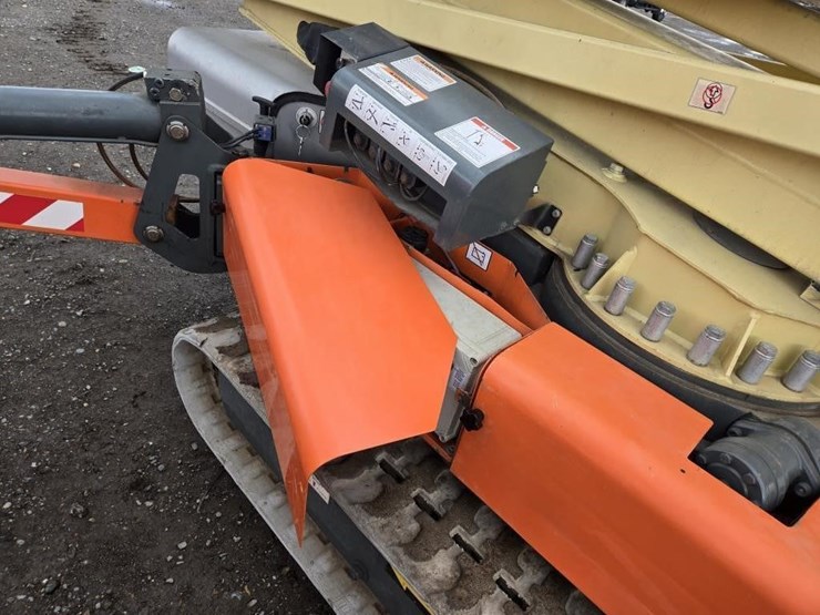 2014-jlg-x700aj-image-25
