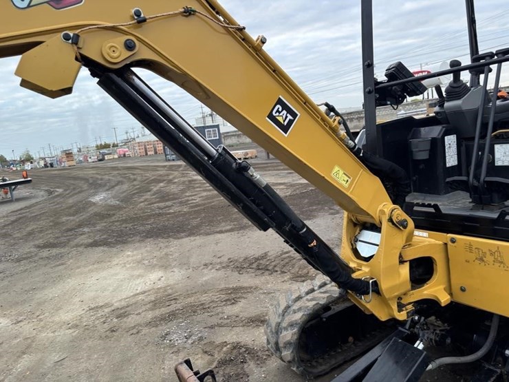 2022-caterpillar-302.7cr-image-17