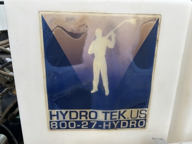 hydrotek-ss30005vs-towable-pressure-washer-image-12